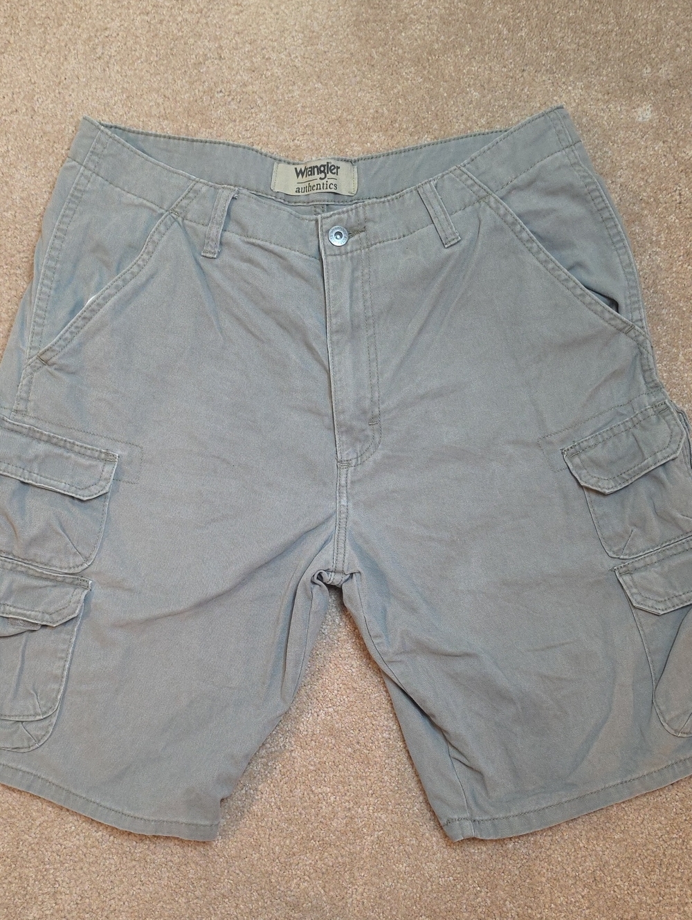 Wrangler Men's Light Gray Cargo Shorts